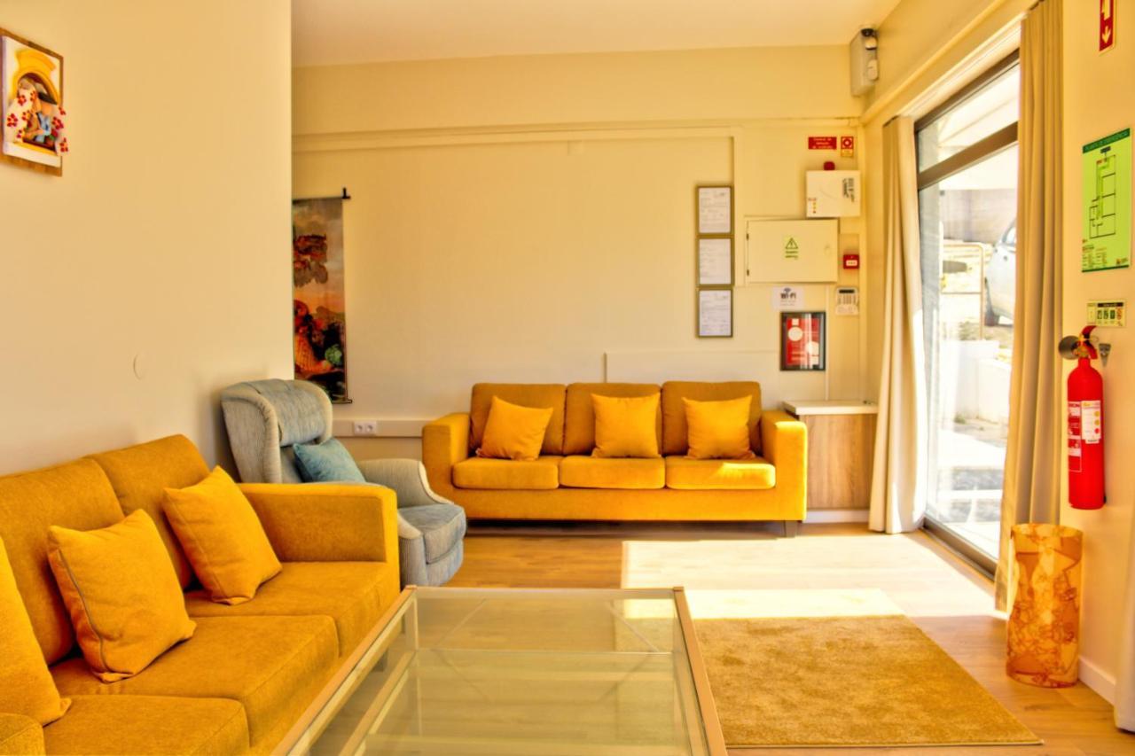 Lulu'S Guesthouse Atouguia Da Baleia Esterno foto